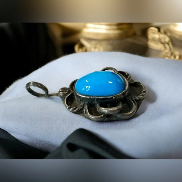 Vintage Native Sterling Turquoise Floral Pendant - Picture 7 of 10